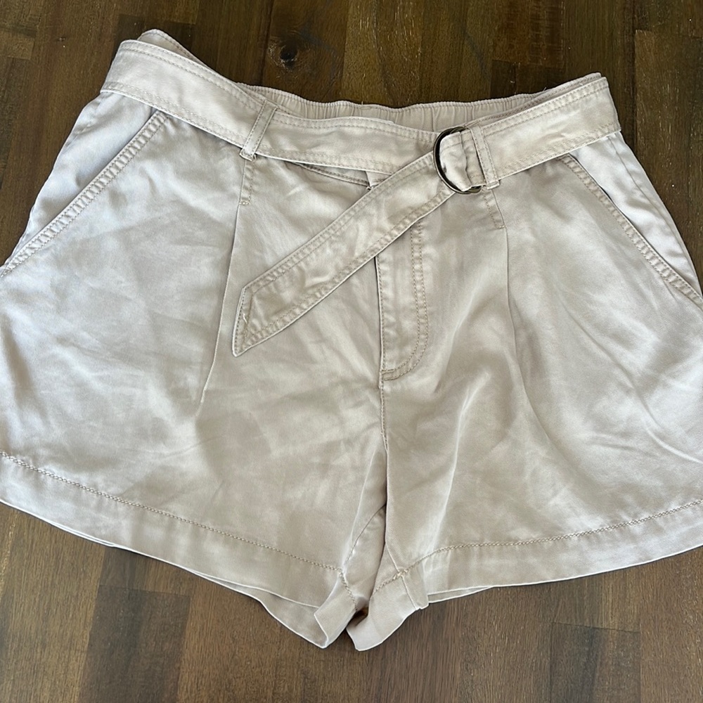 Loft medium NWT khaki shorts